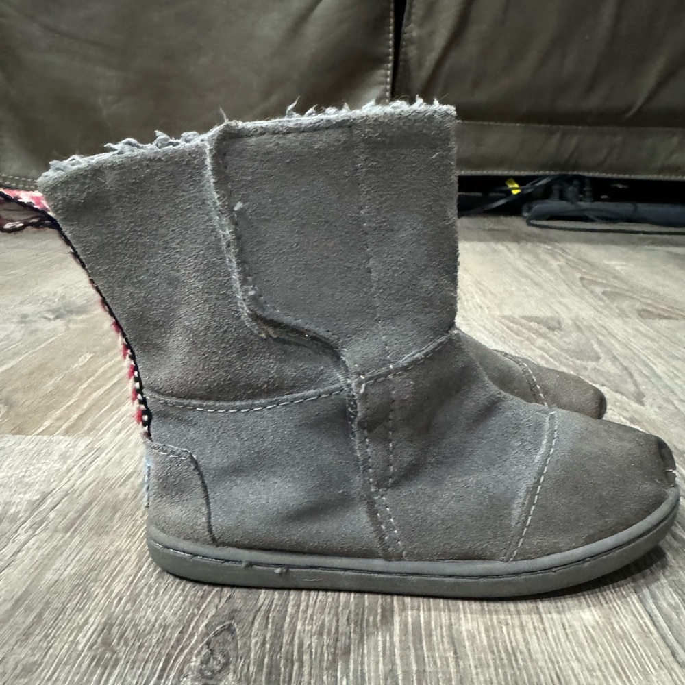 🩶Tom’s suede boot. Size 11.